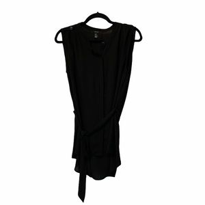 Sleeveless blouse with a belt